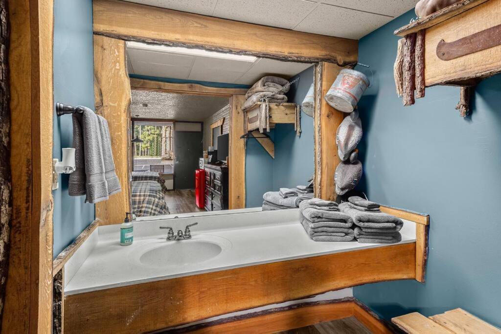Stonegate Lodge King Bed Wifi Roku Tv Salt Water Pool Room #203 Юрика-Спрінгс Екстер'єр фото