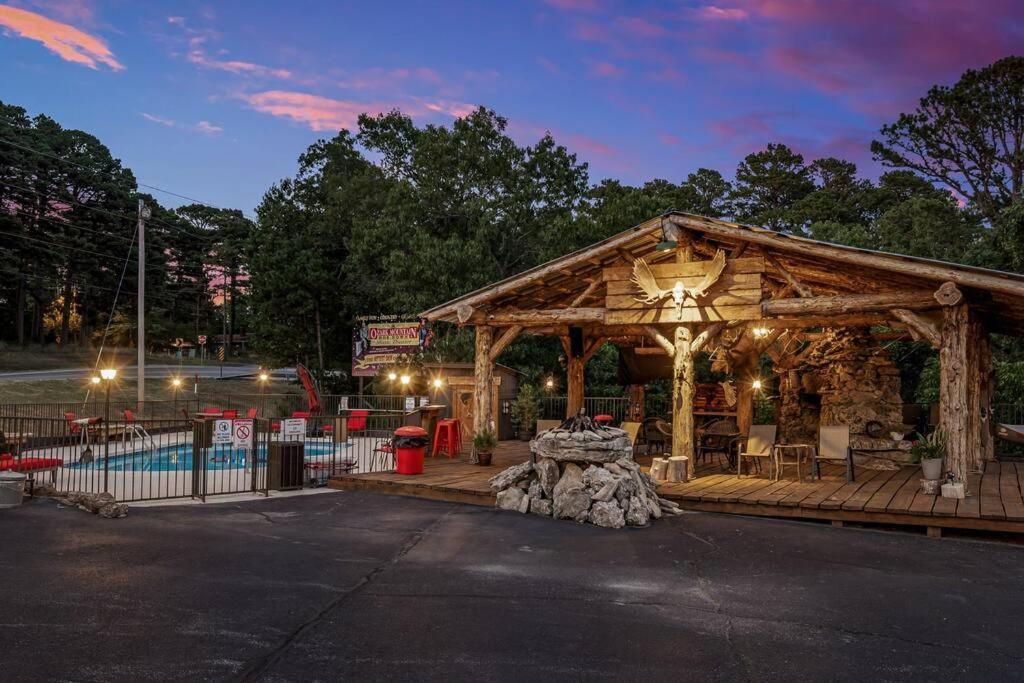 Stonegate Lodge King Bed Wifi Roku Tv Salt Water Pool Room #203 Юрика-Спрінгс Екстер'єр фото
